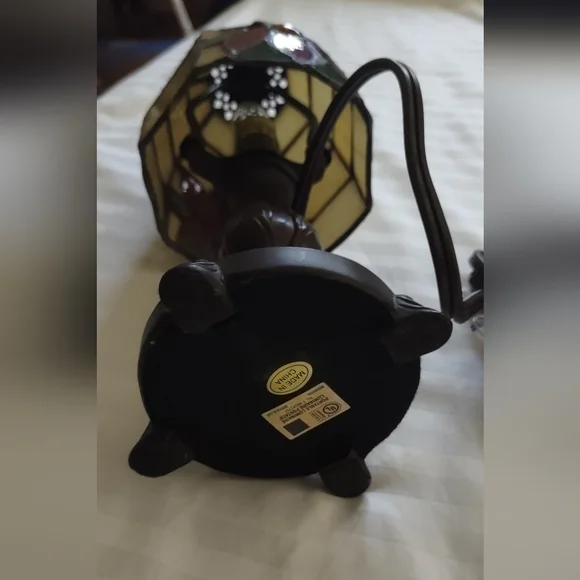 Stained glass poinsettia mini lamp💡 - Picture 6 of 9